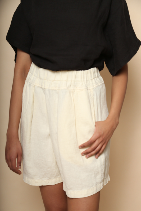 Linen Carpenter Shorts in Cream