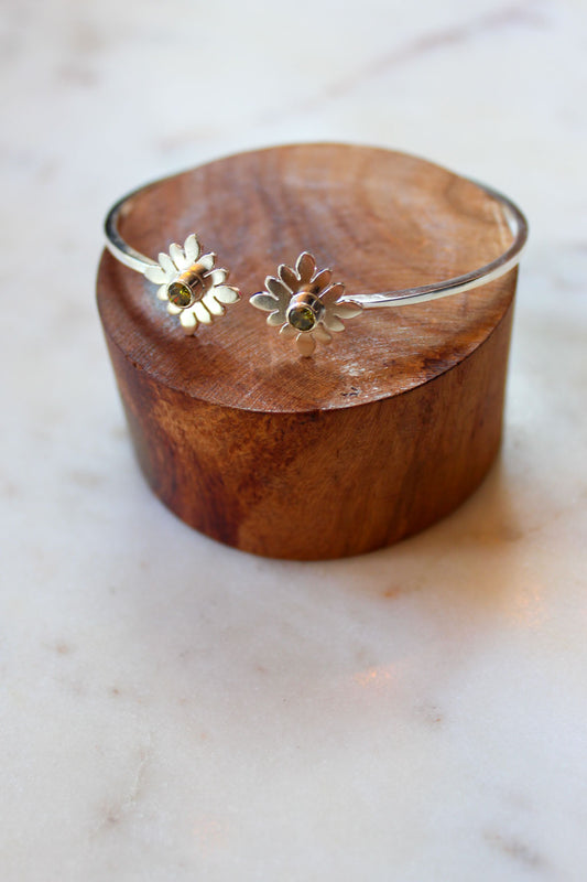 Rosette Cuff Zircon